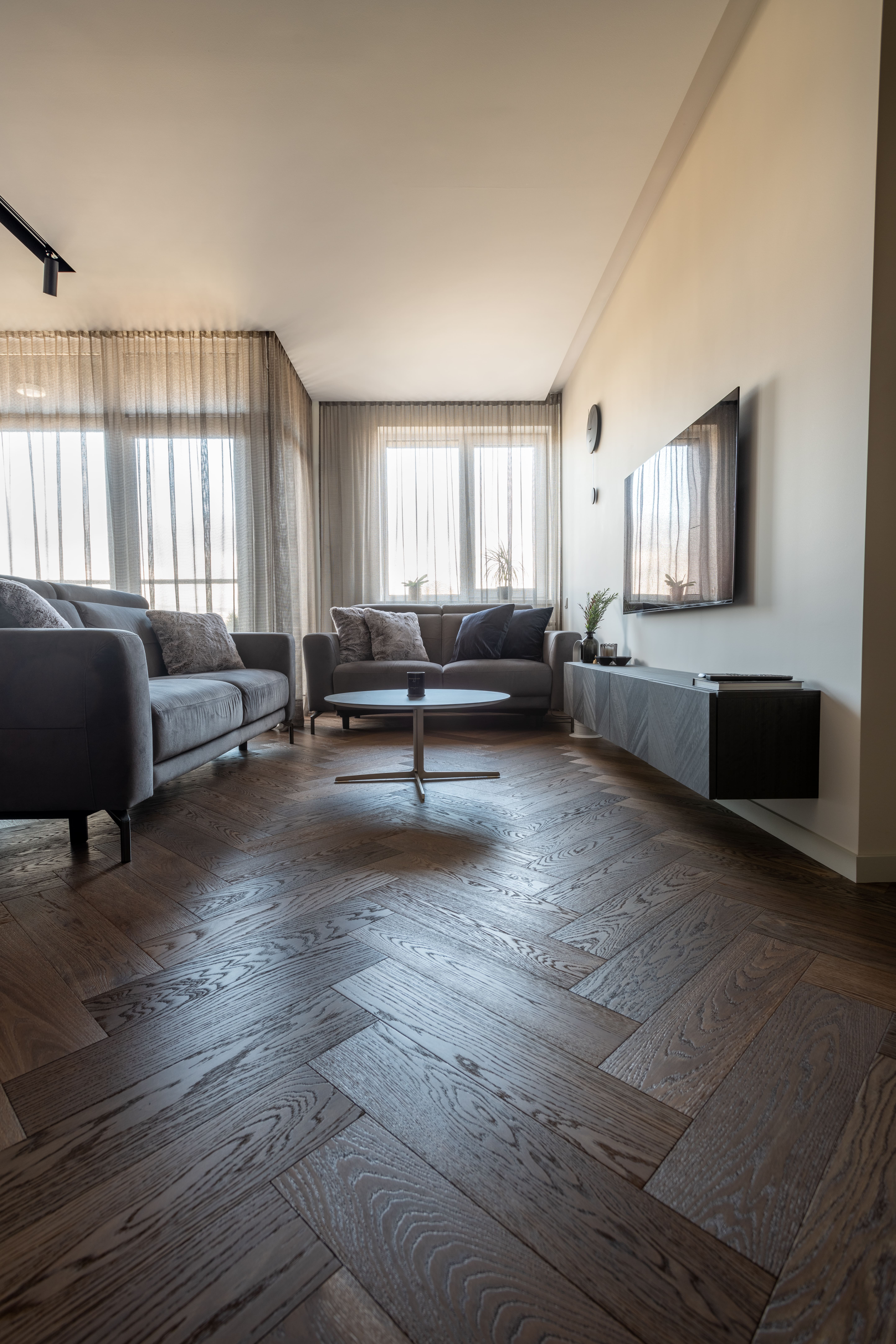 Parketti tammi kalanruoto Basica UV lacquer Devon