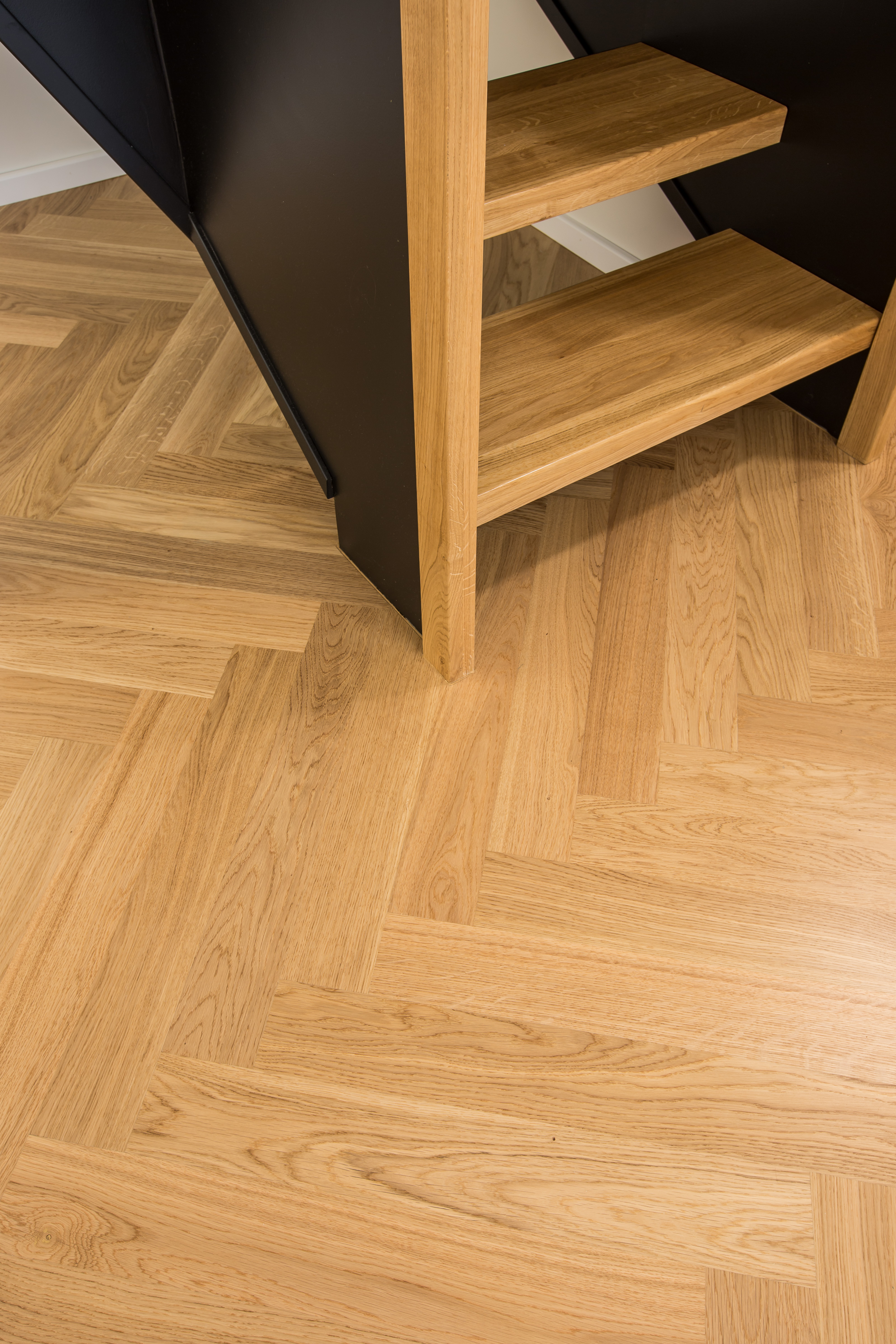 Parketti tammi kalanruoto Basica UV lacquer Clear