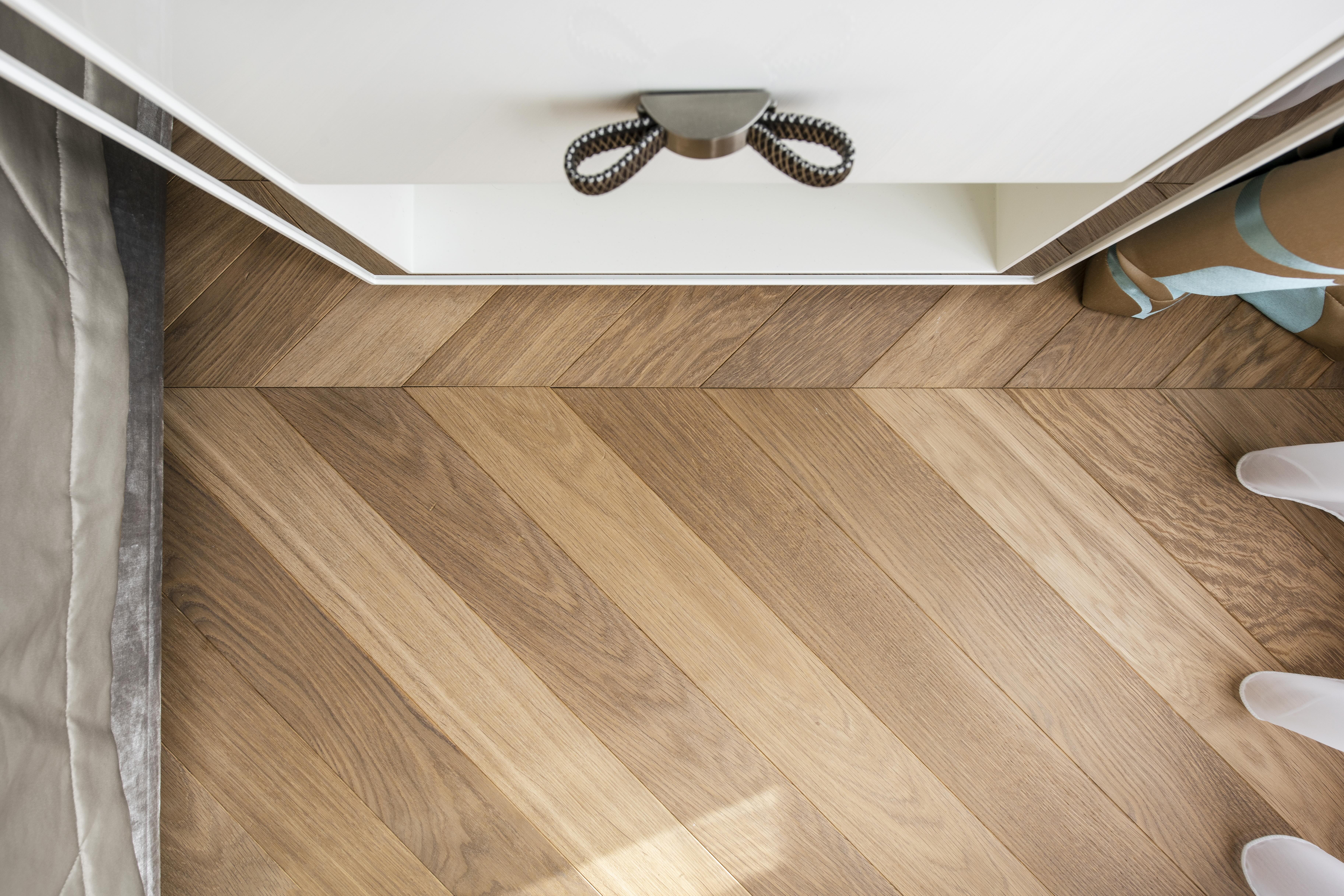 Parketti tammi chevron Moderno UV oil Bohema